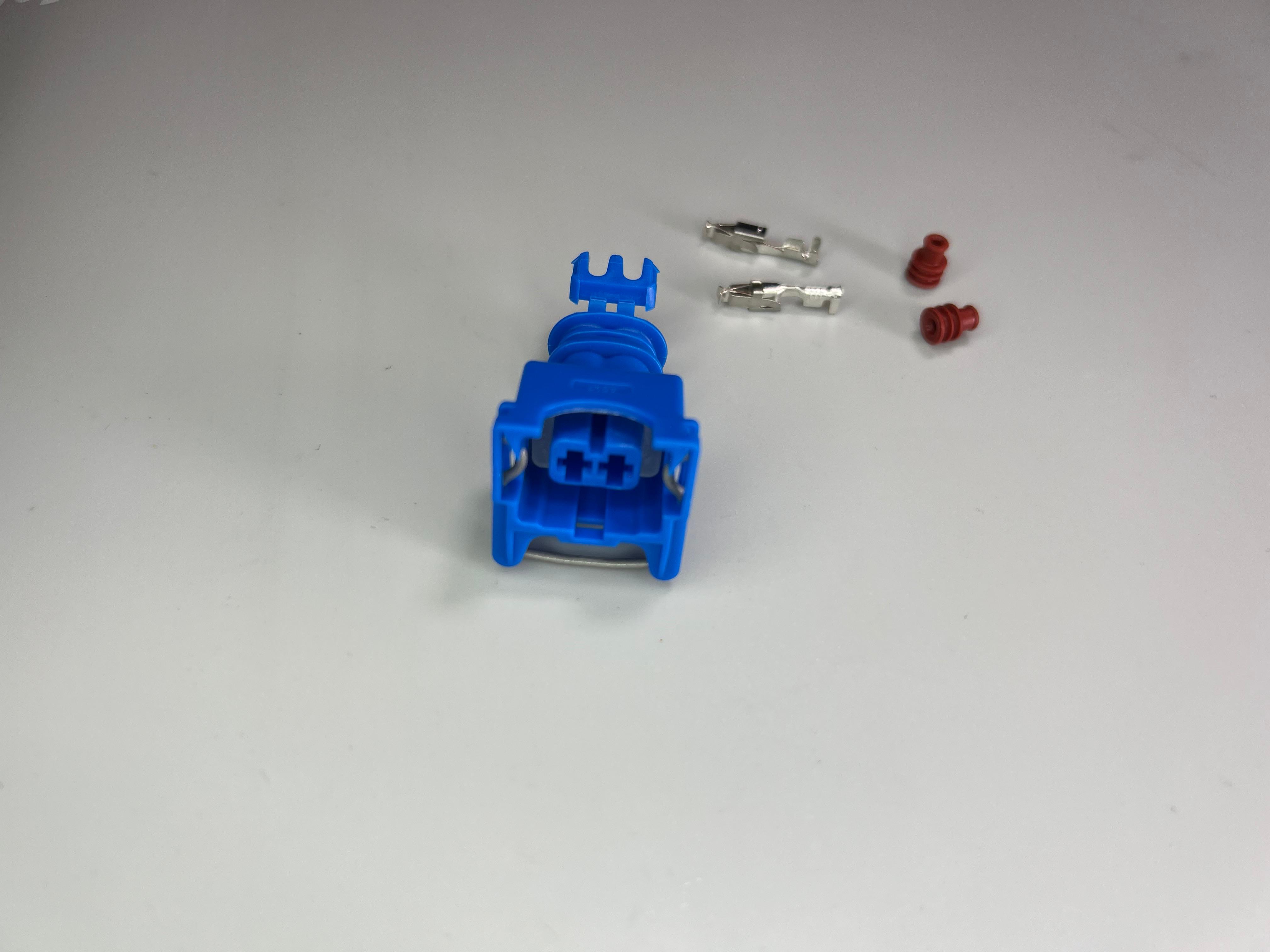 Blauer Stecker vom blauen Temperaturfühler für das Motorsteuergerät