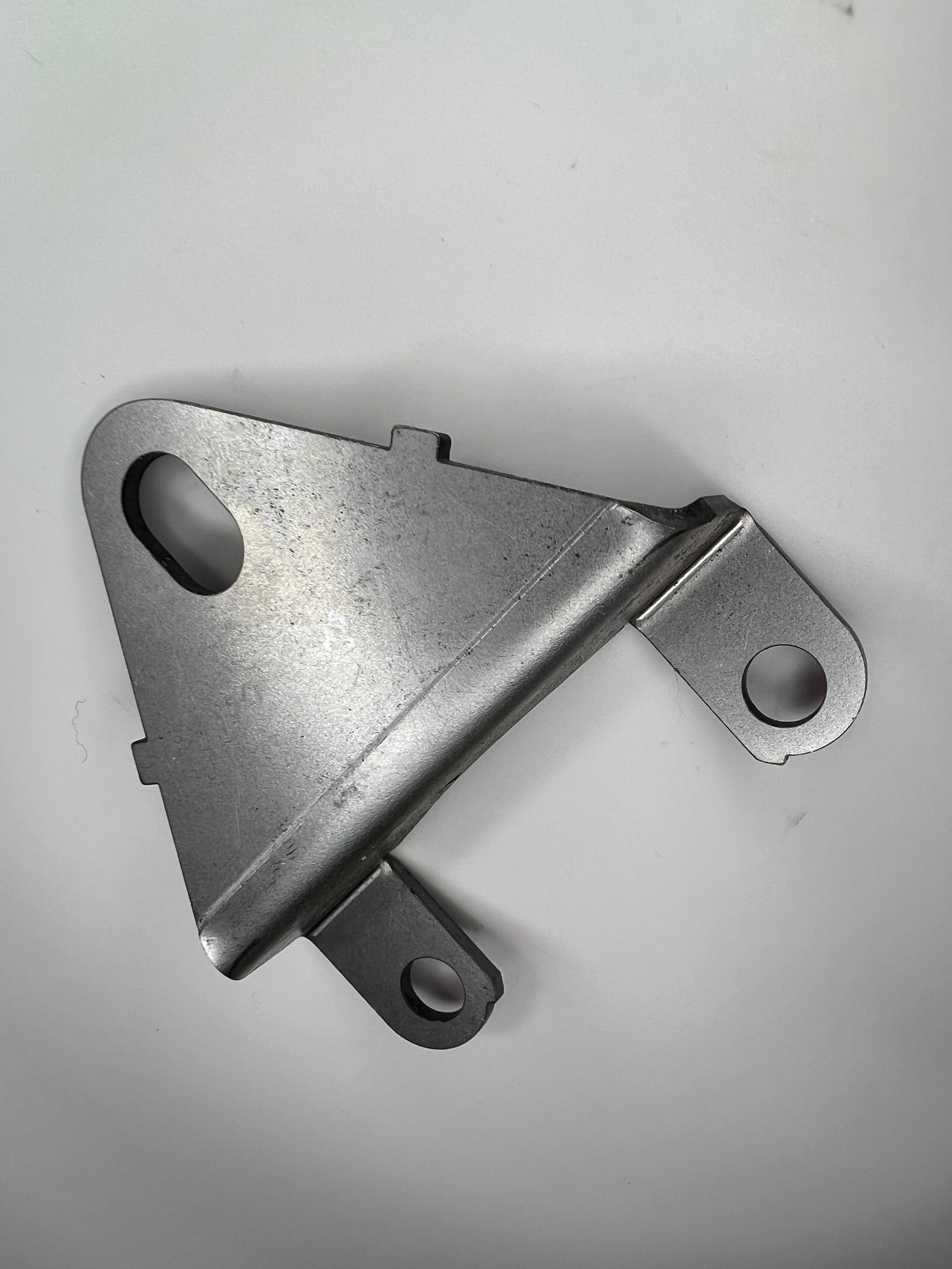 Halteblech am Benzindruckregler Kraftstoffdruckregler Original Teilenummer : 037 133 337 C für G60