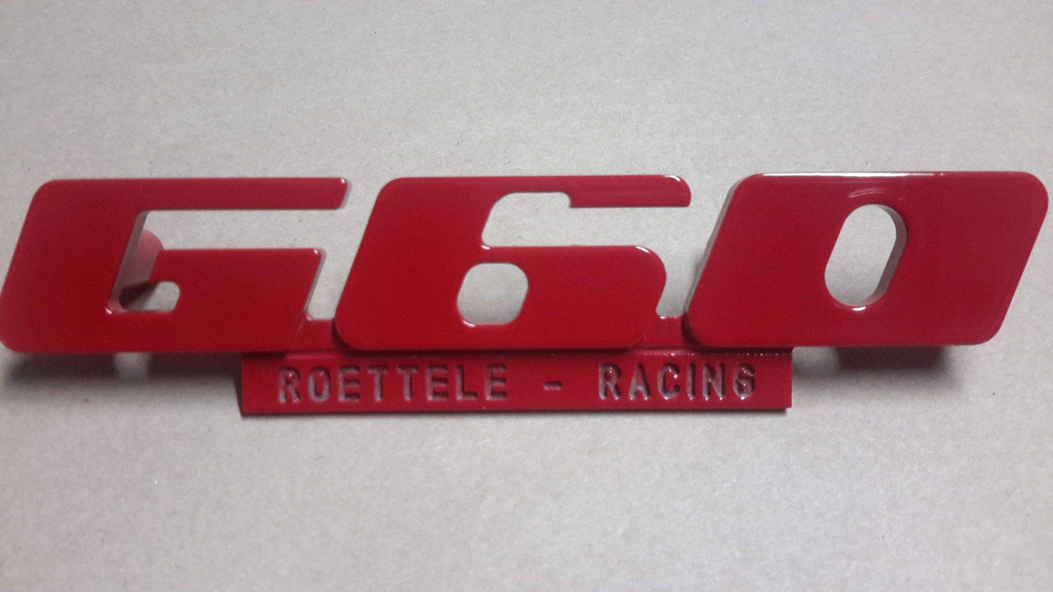 Emblem für den G60 Kühlergrill aus Aluminium mit Werbung (komplett rot)