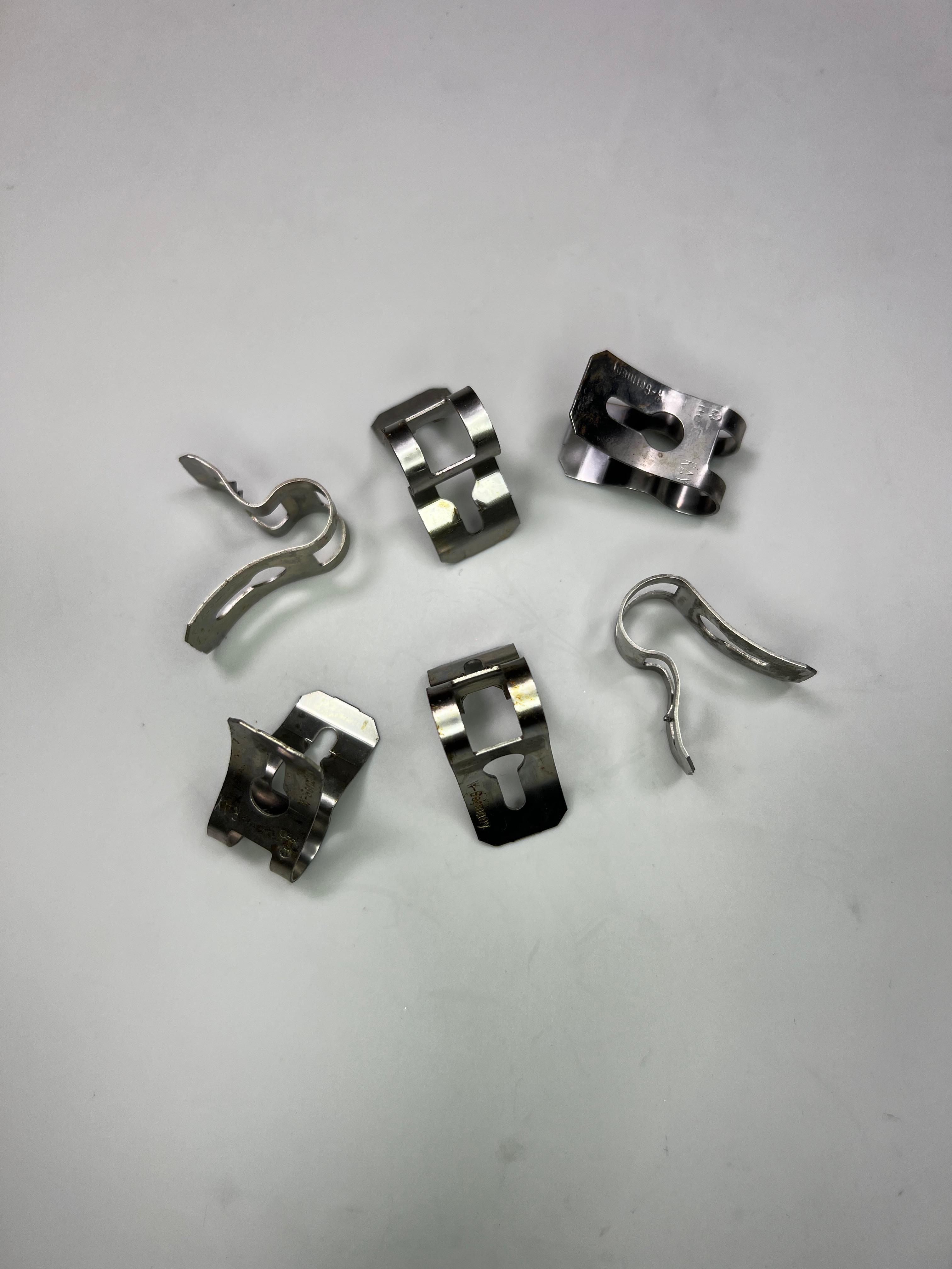 Clip für die Handbremsseile an der Hinterachse Polo G40