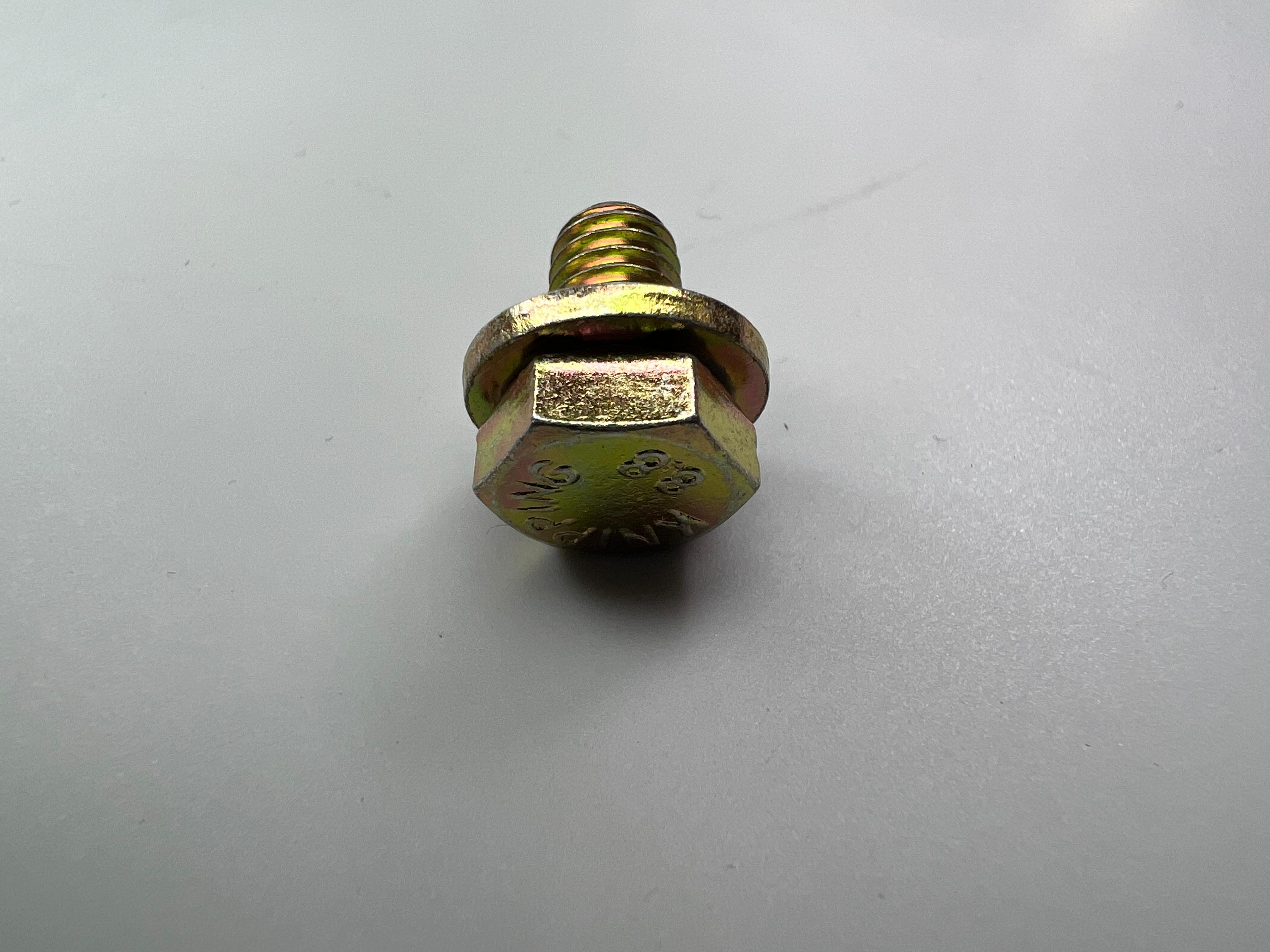 Schraube für das Masseband am Polo G40 Laderhalter   M6 x 8mm mit Unterlegscheibe