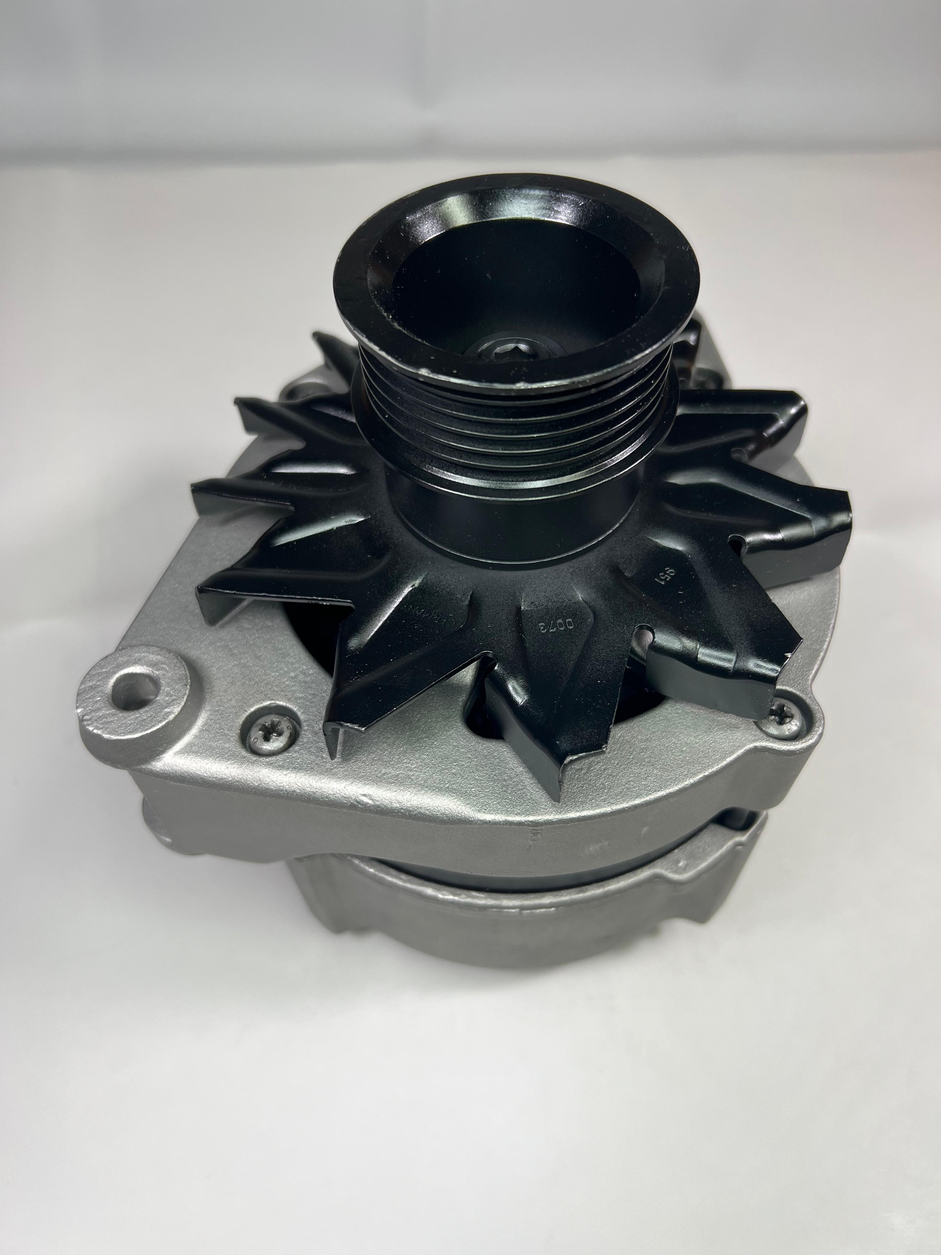 Generator für die Golf, Passat, Corrado mit 90 Ampère mit der original Teilenummer : 073 903 023 A