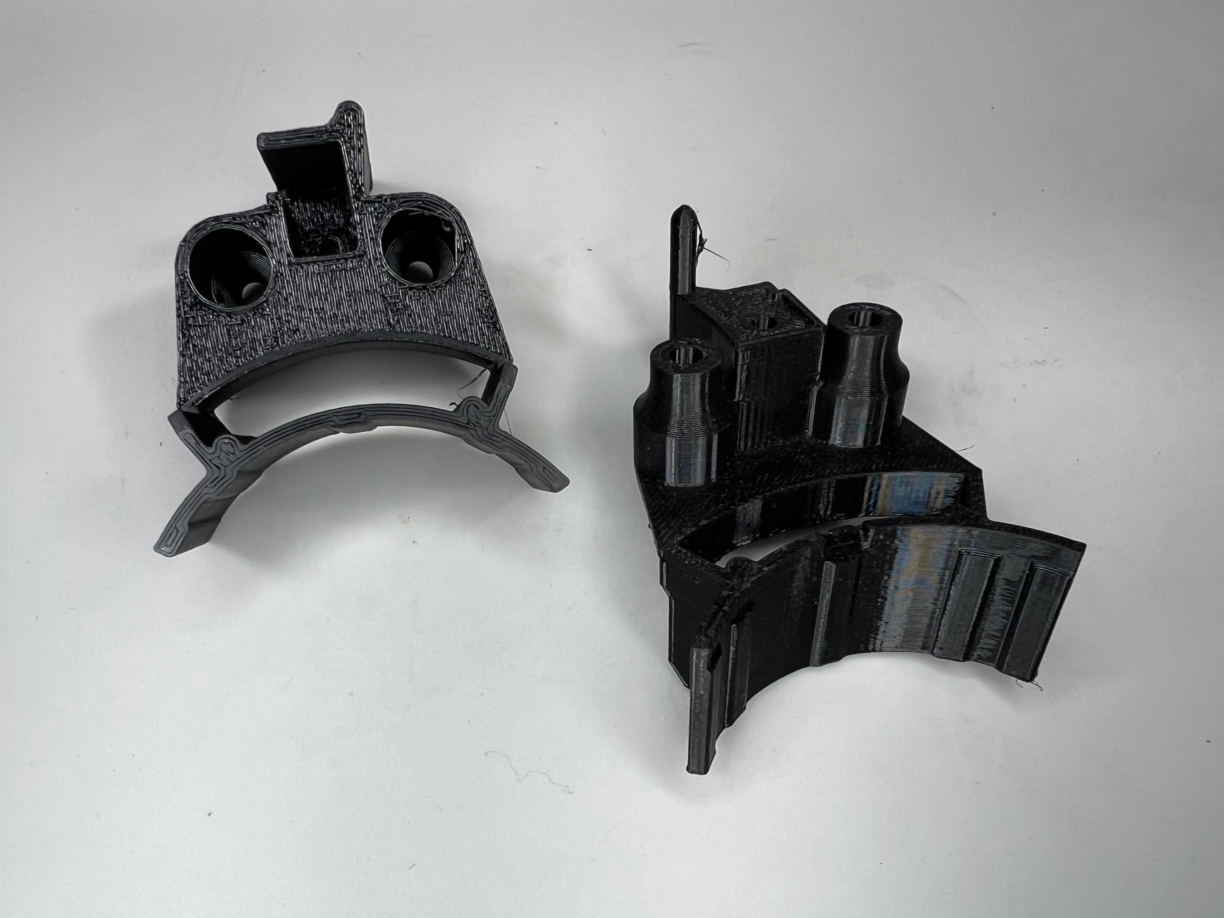 Halter am Lüftergebläse Elektrmotor aus Kunststoff  Teilenummer :  023330N