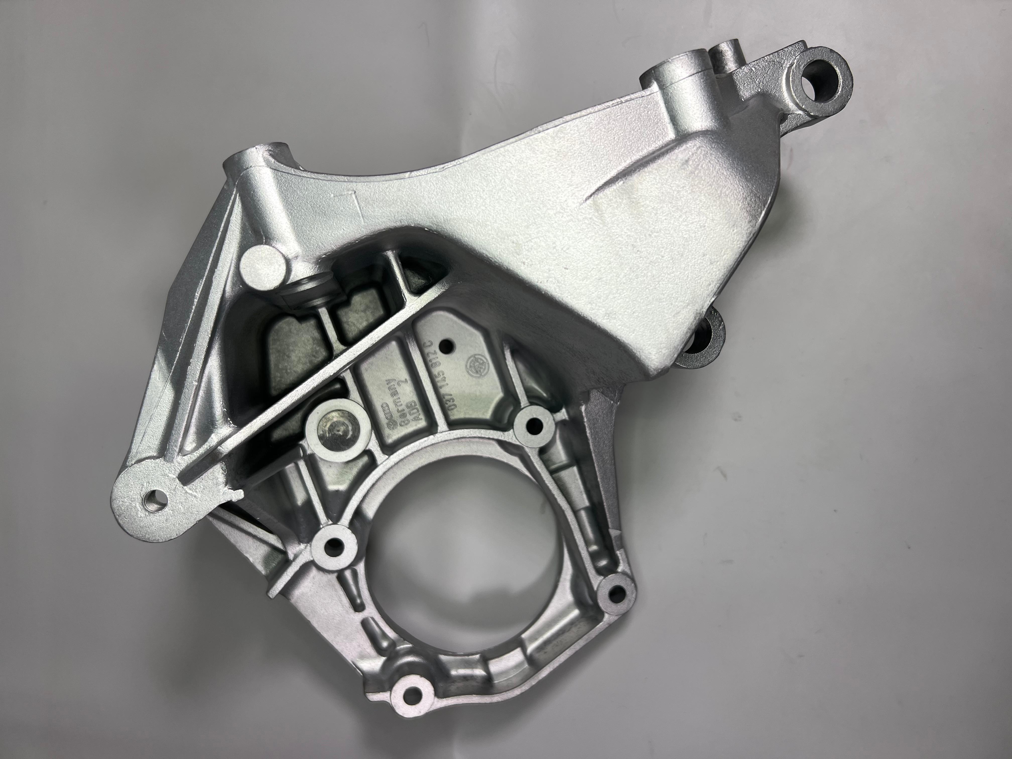 Halter für G60 Lader original Teilenummer : 037 145 491 A