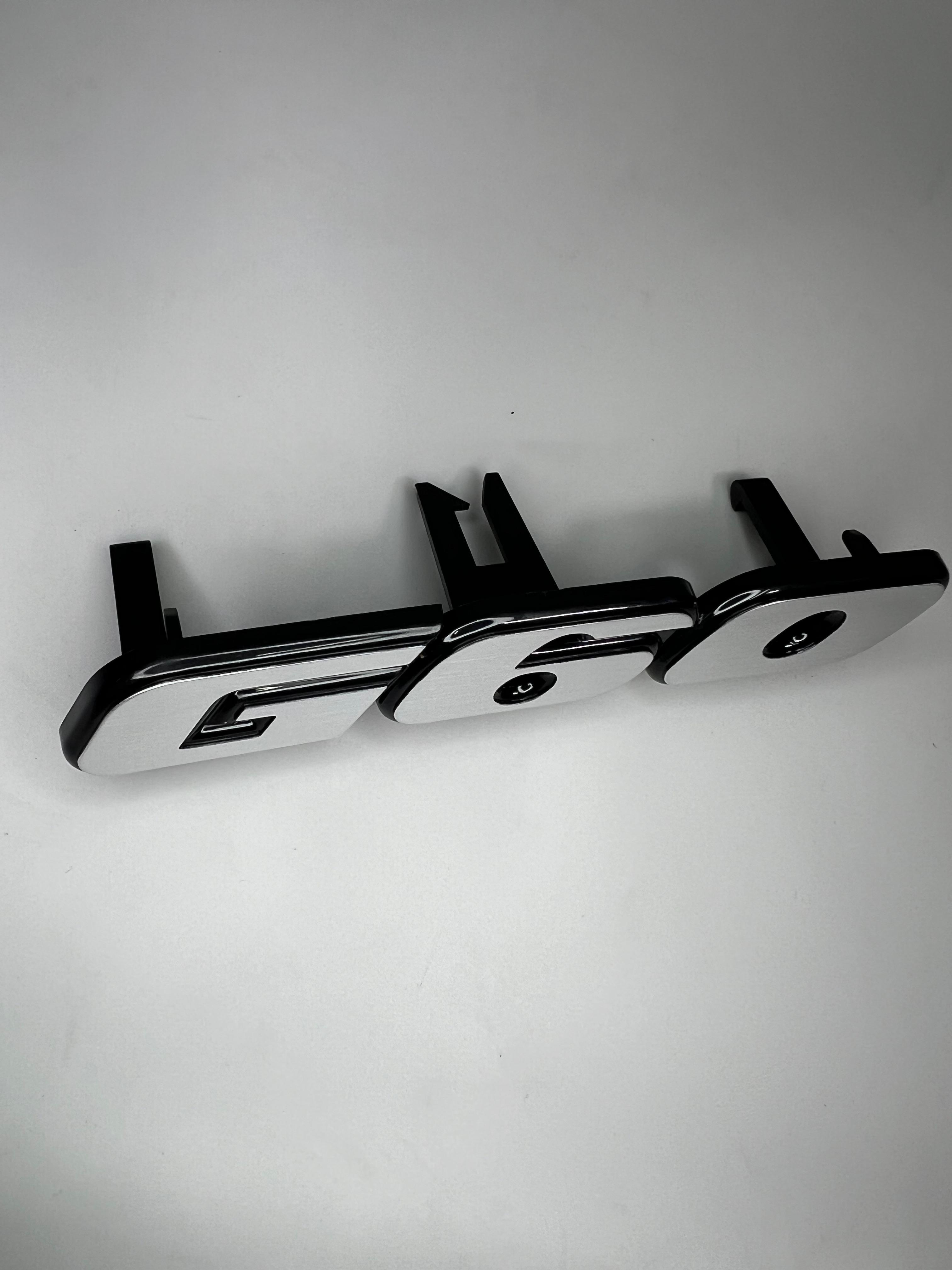 Emblem für den G60 Kühlergrill aus Kunststoff für Passat 35i Corrado Golf II 19E in der Farbe Chrome