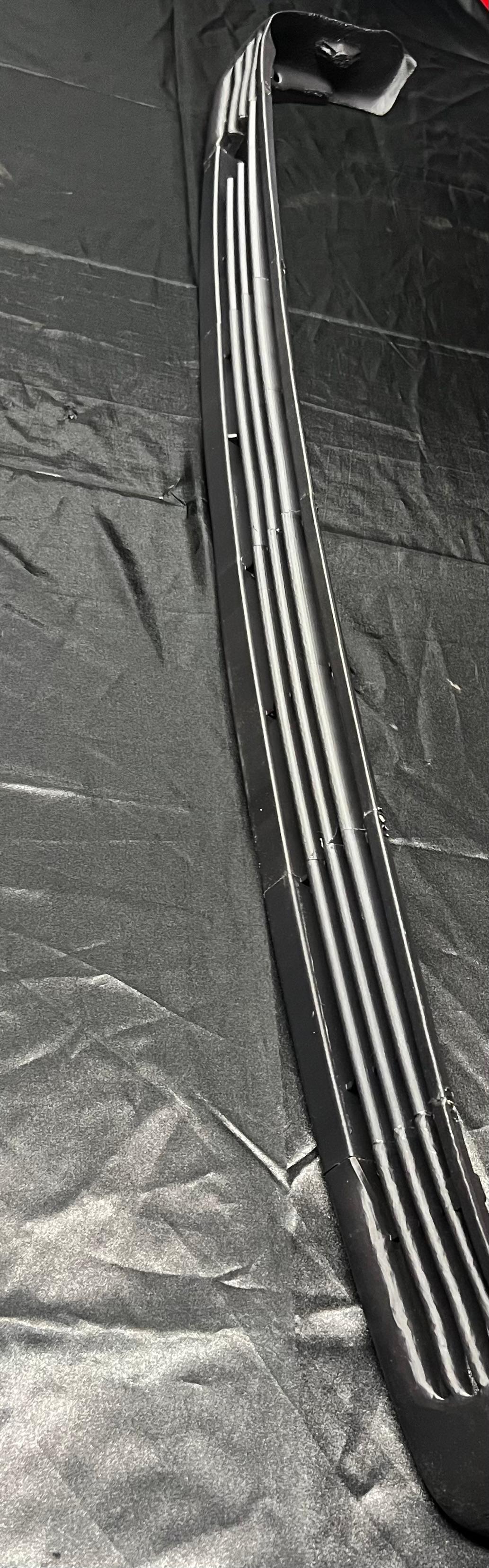 Polo II G40 original Frontspoiler als Nachbau mit Schrauben Nieten und Clips