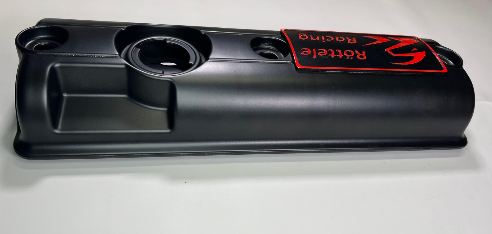 Ventildeckel Polo Hydrostößelmotor mit unserem Logo in den Farben Blau, Rot und Gelb Röttele Racing