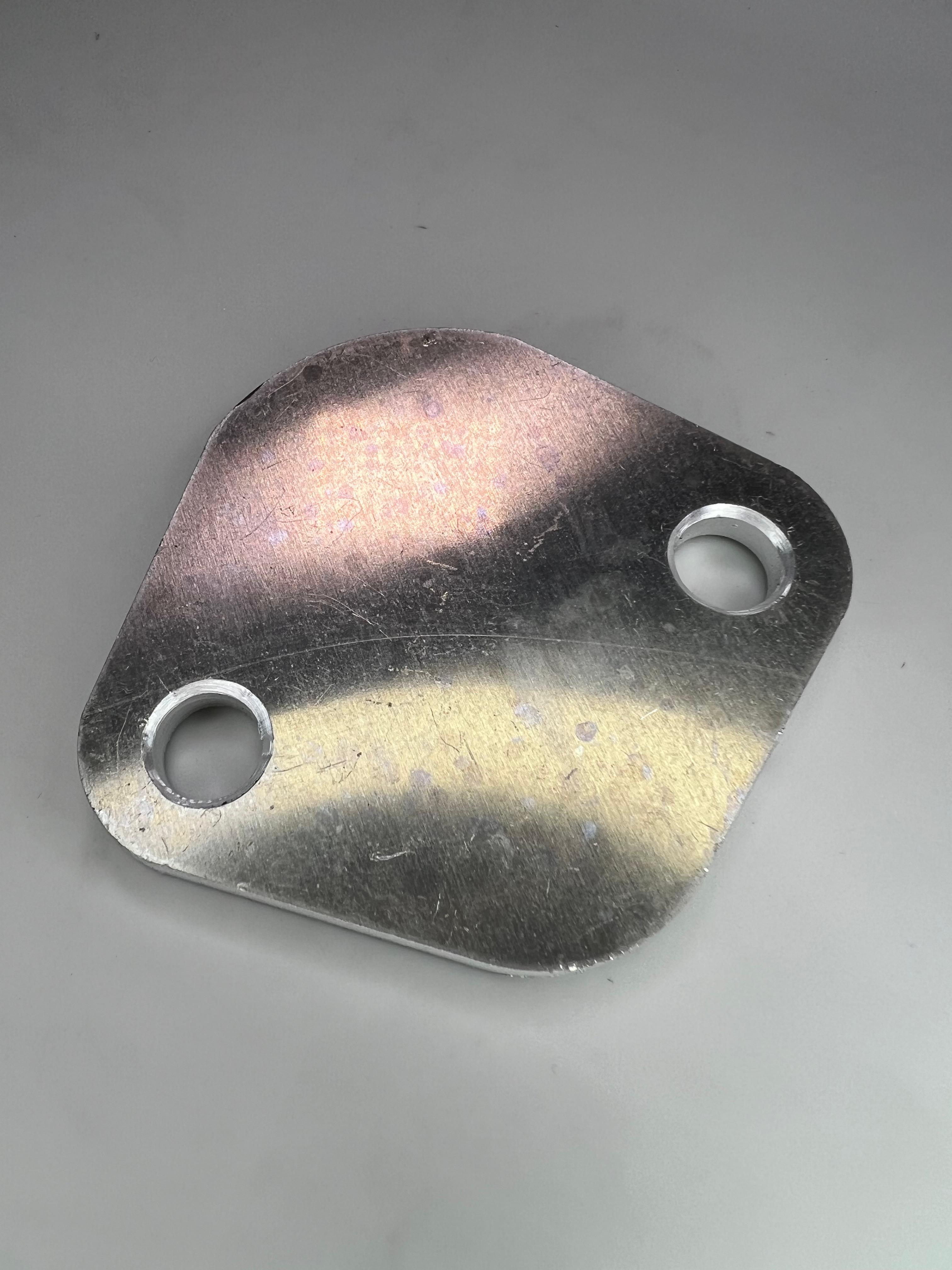 Aluminium Abdeckplatte für die mechanische Kraftstoffpumpe Polo 1 mit Schlepphebelkopf bis Baujahr 1