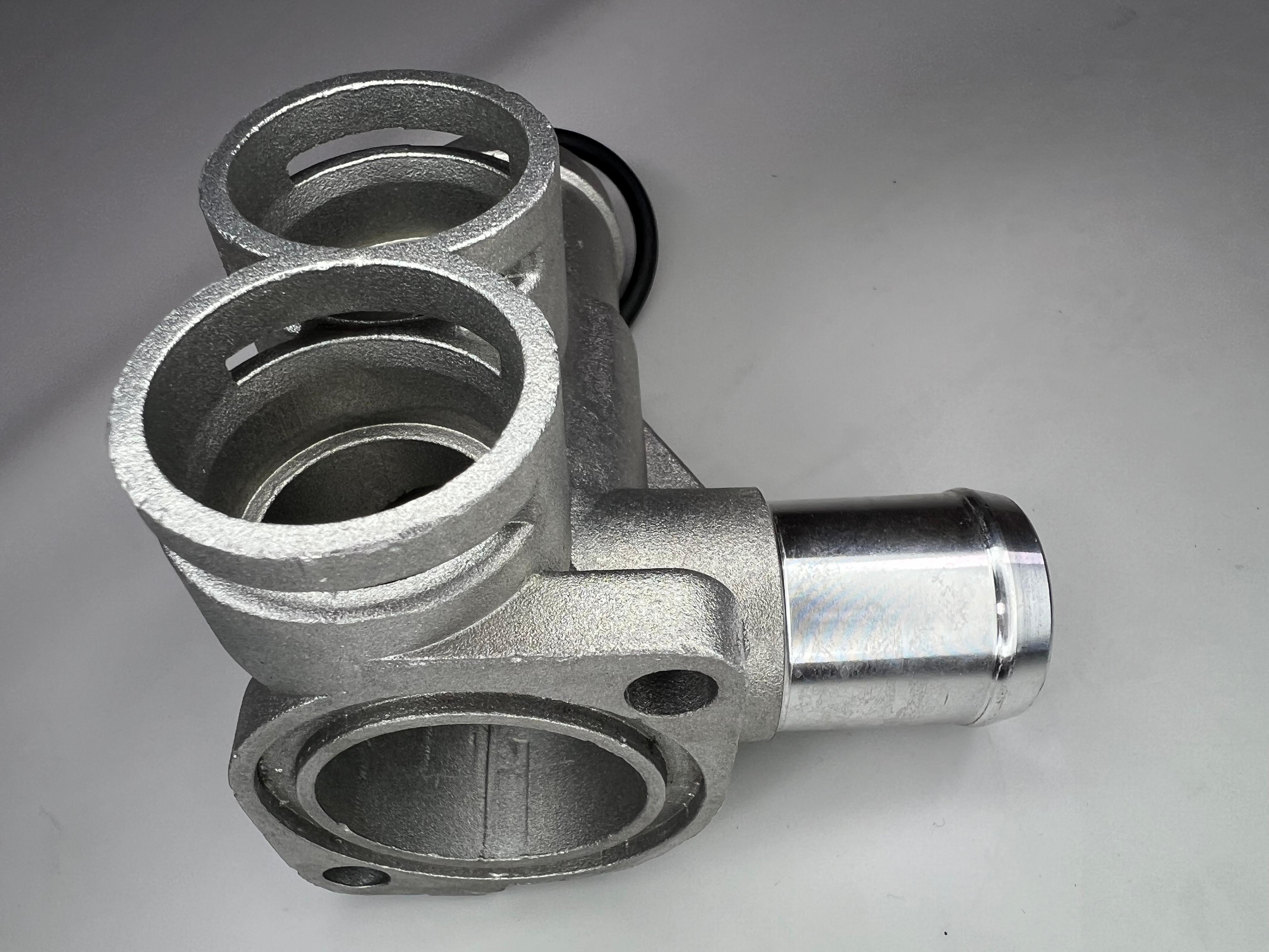G60 Wasserflansch aus Aluminium Feinguss vorne am Zylinderkopf mit Dichtring