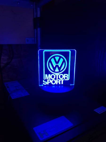 VW Motorsport Logo beleuchtet mit Farbwechselfunktion und Fernbedienung