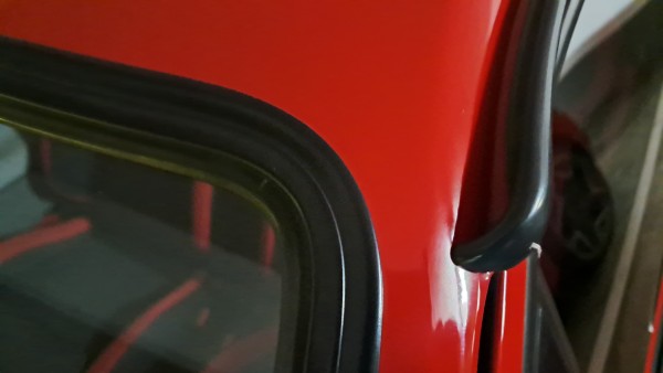 Dichtungsgummi für die Windschutzscheibe Polo II und III G40