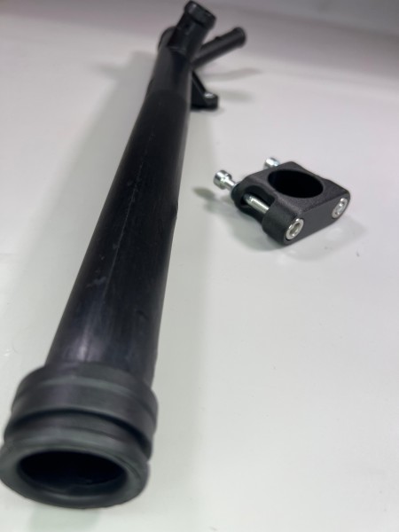 Wasserrohr Polo G40 gesteckt zur Wasserpumpe mit Dichtring und Dichtring Original Teilenummer : 030 121 065 Q
