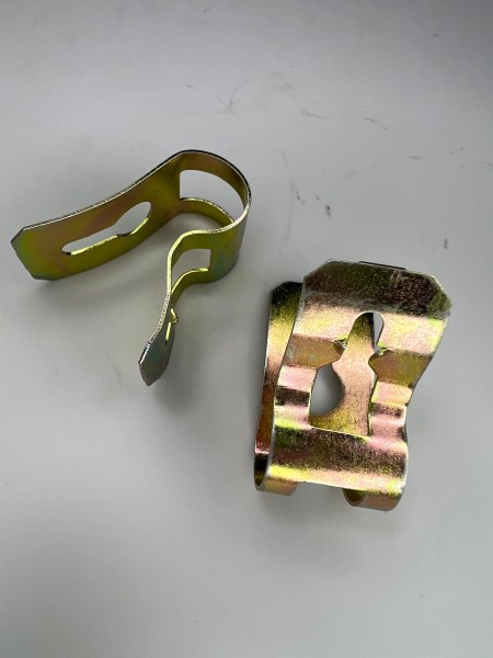 Clip für die Handbremsseile an der Hinterachse Polo G40