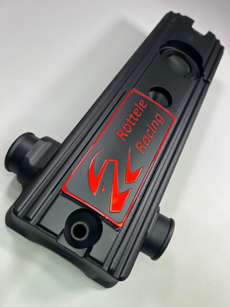 Ventildeckel Polo G40 mit unserem Logo in den Farben Blau, Rot und Gelb Röttele Racing