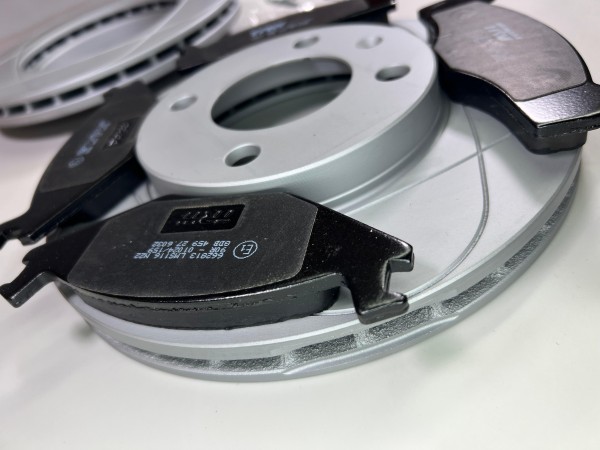 Bremsscheiben Powerdisc mit den passenden klötzen für den Polo G40 