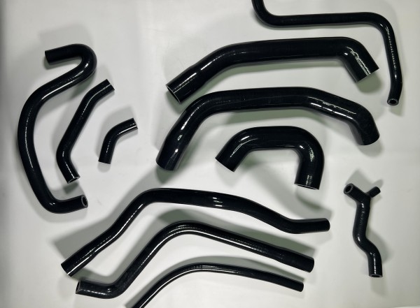 Kühlwasserschlauchsatz Polo G40 Silikonschlauchsatz in der Farbe schwarz