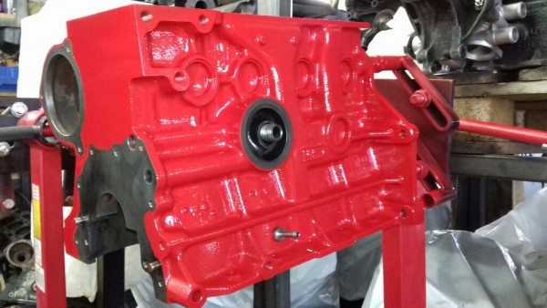 Speziell für uns produzierter Motorblock Lack Schwarz Rot Silber Gelb
