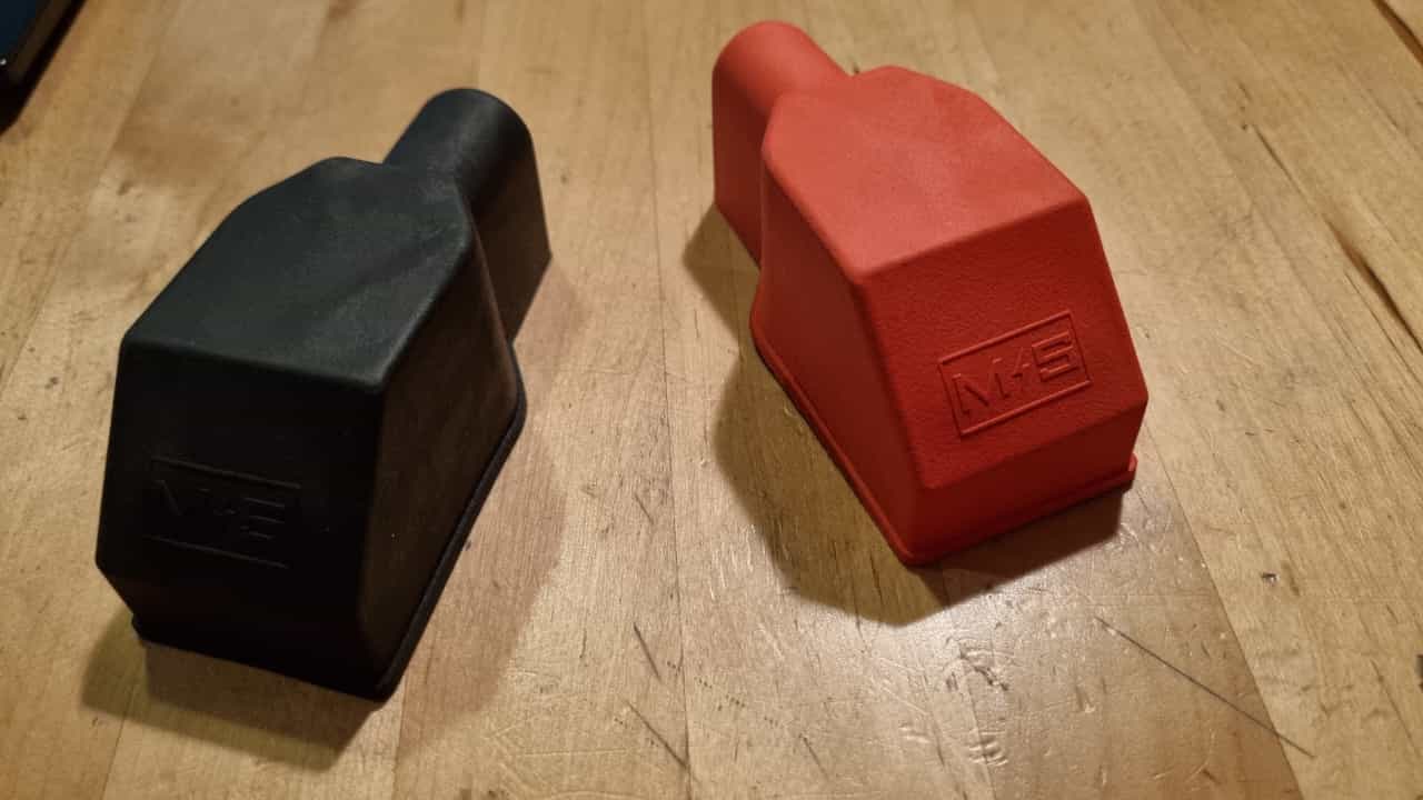 Batterie Polabdeckung Pol Schutzkappe Kappen + Plus - Minus Farbe  Rot/Schwarz