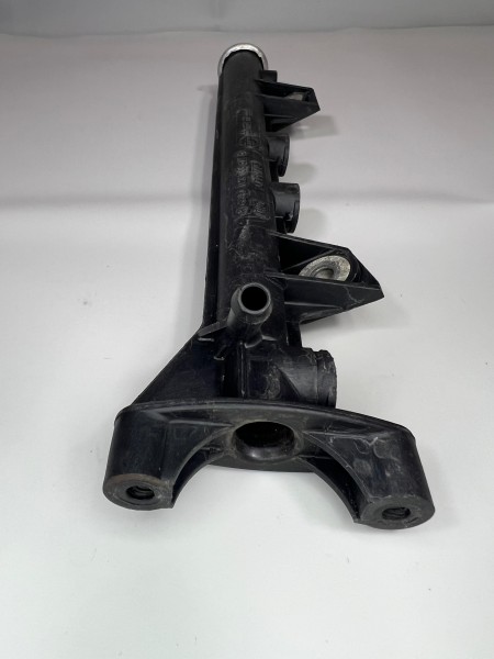 Kraftstoffverteilerrohr die G60 Motoren PG und 1H original Teilenummer : 037 133 317 L