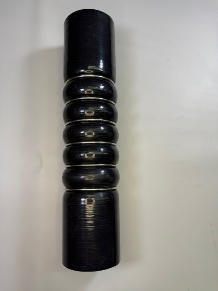 Polo G40 Ladedruckschlauch (ID 60 mm, lang) zwischen Lader und Ladeluftkühler, schwarz gewellt 