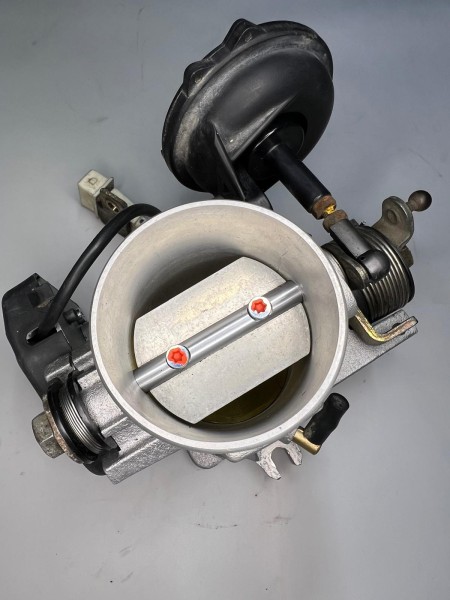 Drosselklappe im Tausch T3 Bus 2.1Liter Motorkennung SS und WBX original Teilenummer BO 152 947 1 025 051 G 025 133 109 025 133 061 G 025 133 061 G