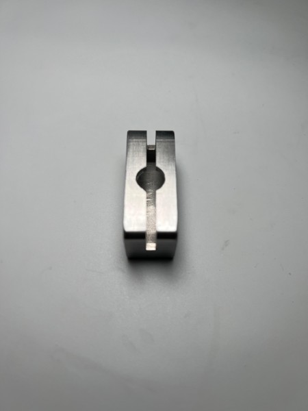 Kurzer Handbremsseilhalter Polo G40 aus Edelstahl für die Seilzüge der Trommelbremse 