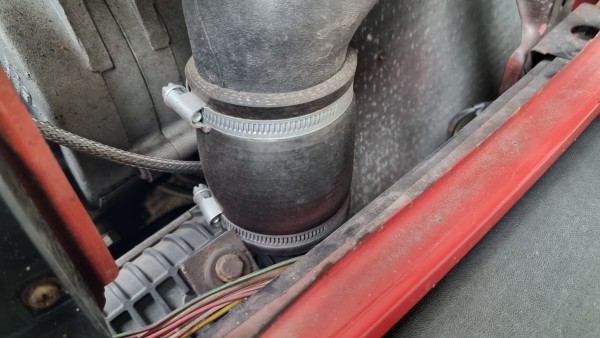 Polo G40 Ladedruckschlauch zwischen Ladeluftkühler und dem Ladedruck Kunststoffrohr in 60mm Durchmesser Original Teilenummer : 871 145 897 A