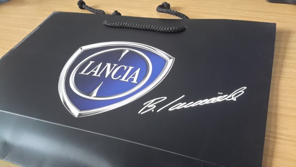 Tragetasche Lancia mit Aufkleber Bruno Ianniello Autogramm