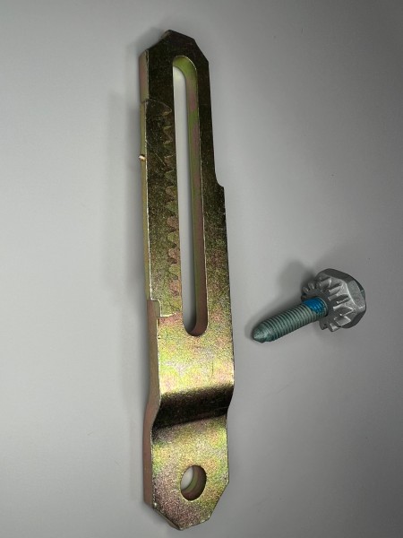 Lichtmaschinenhalter Generatorhalter Stütze Spannhebel Golf II mit verstellung original Teilenummer : 026 903 247 B