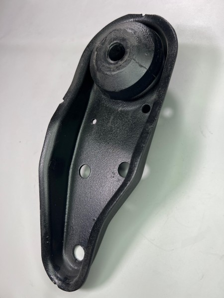 Gummi Metall Motorenlager mit Halter vorne links am Getriebe Polo mit 4 Gang Getriebe