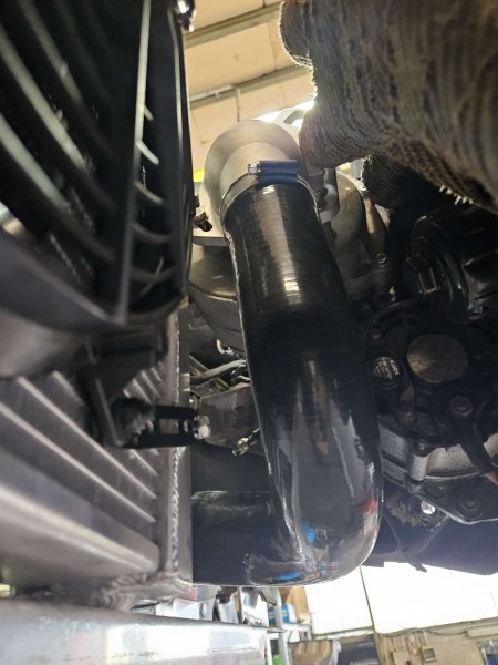 Ladedruckschlauch zu unserem großen Ladeluftkühler mit 55mm Durchmesser innen Für die G60 und G65 Lader im Polo 