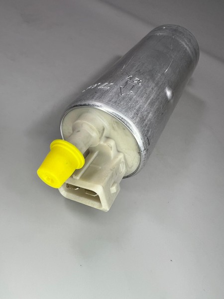Kraftstoffpumpe Polo G40 neben dem Tank PY 
