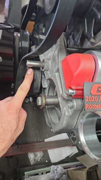 Gewindehülse für den Umlenkhebel Spannhebel am G60 Motor